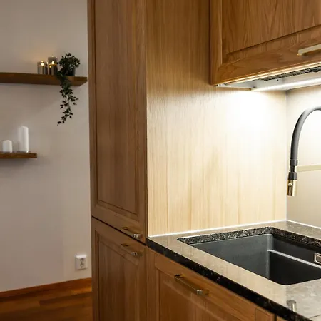 Penthouse Grand Oak By Elys Collection *